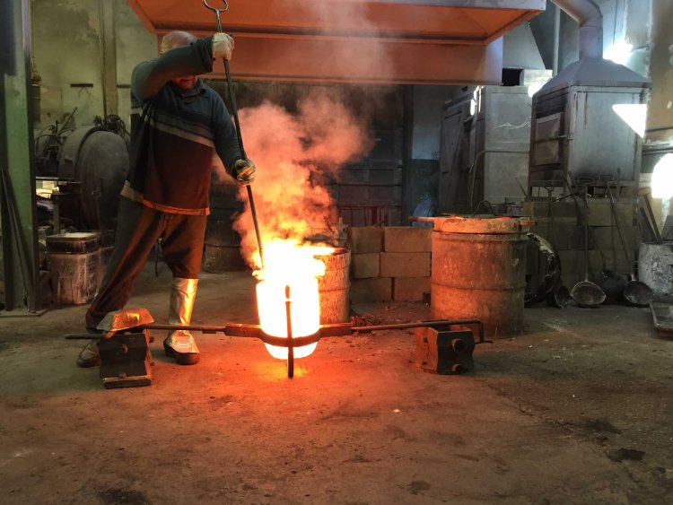 Casting brass in Foundry
