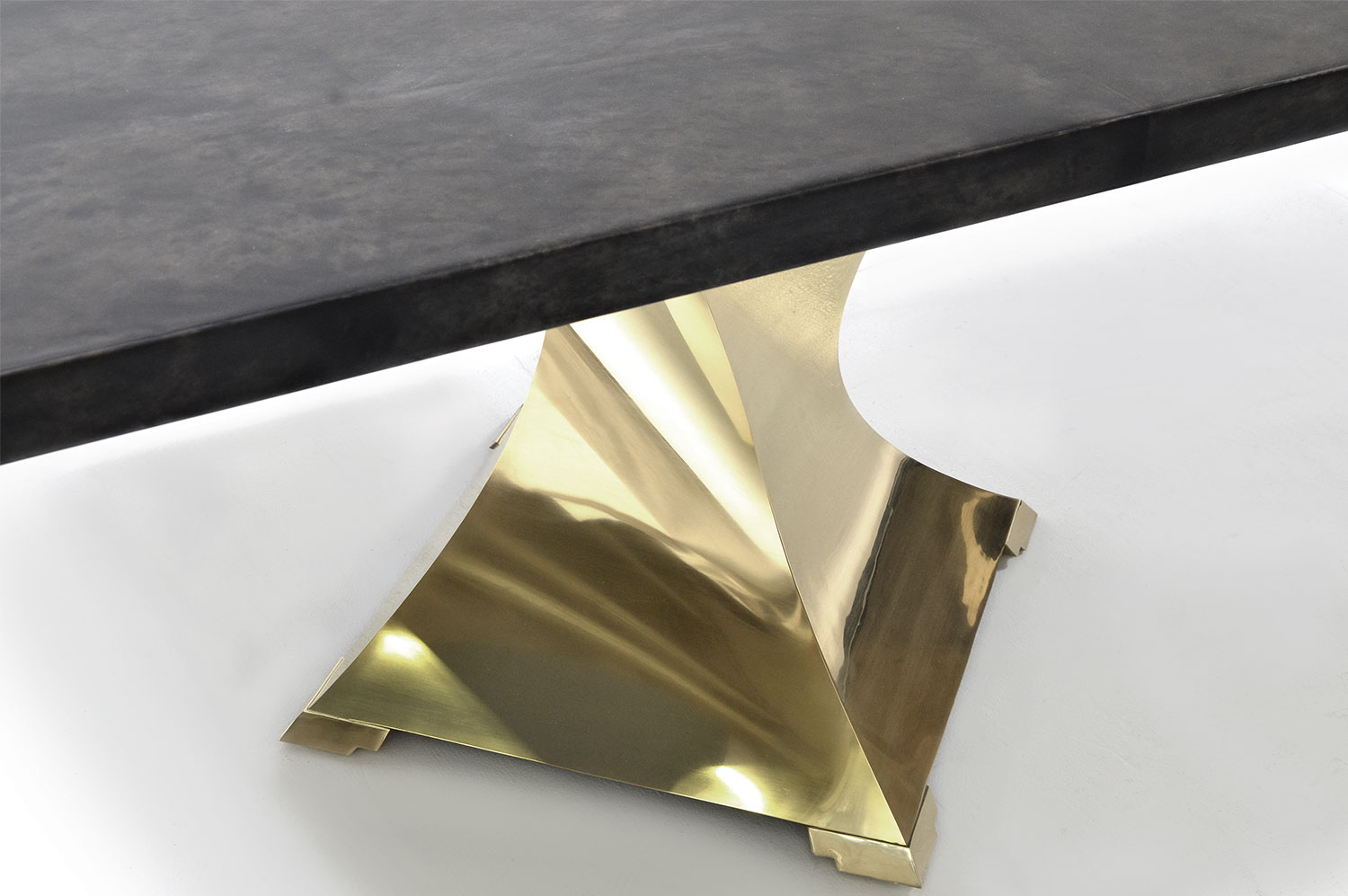 Twister Dining Table - Parchment/Brass